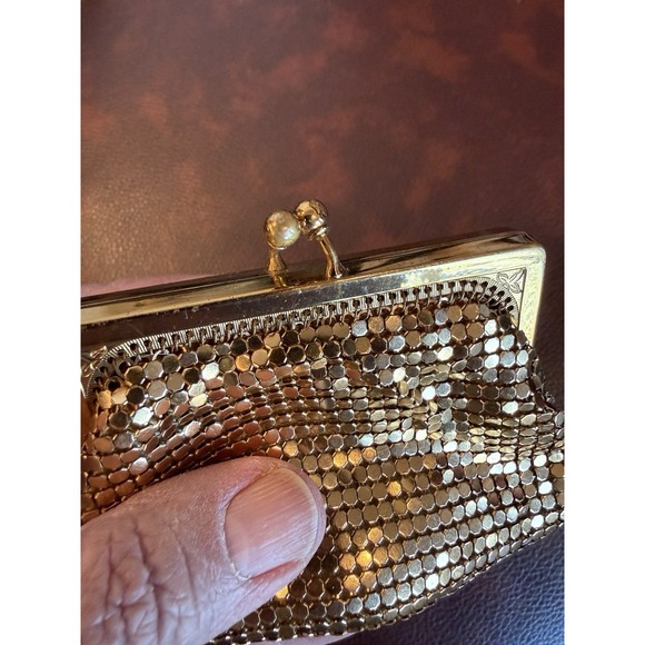 Whiting & Davis Gold Mesh Coin Purse Vintage Kiss Lock Change Purse Made USA - Picture 3 of 9